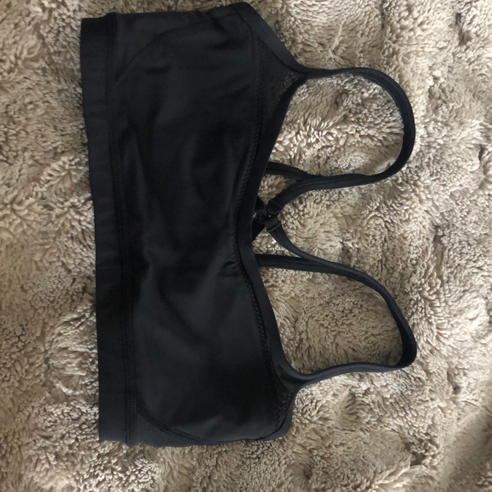 Black Lulu Lemon sports bra